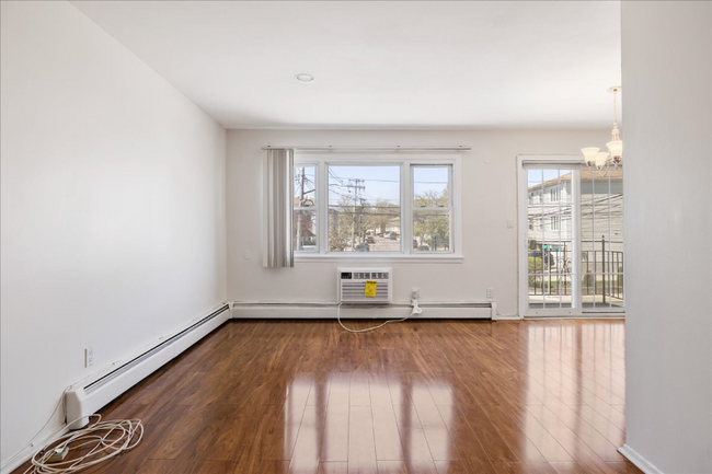 Building Photo - 15-25 209th St