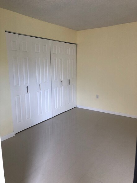 Building Photo - 10400 SW 108th Ave