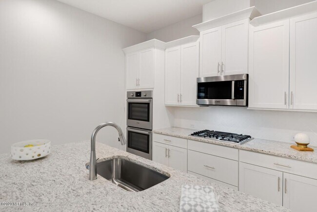 Building Photo - 28 Stansbury Ln