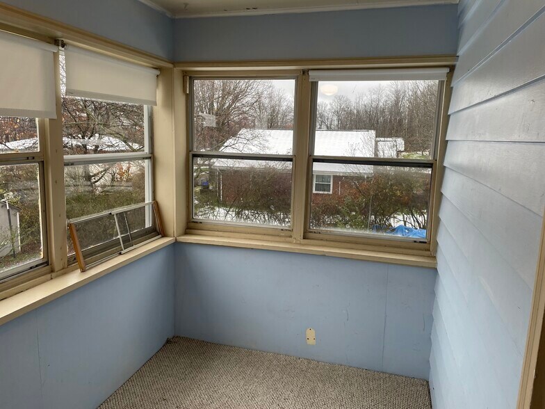Sun Room - 1606 Gompers Ave