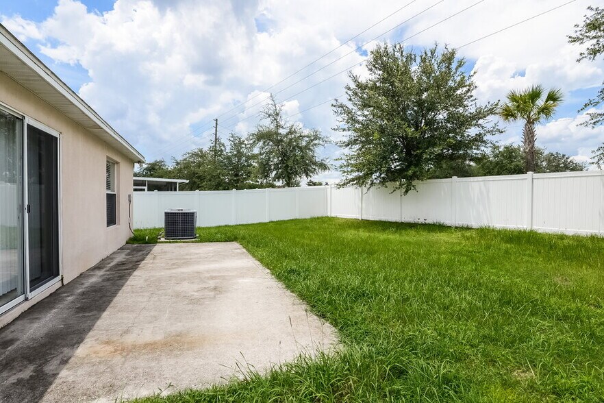 Building Photo - 17047 Ongar Ct