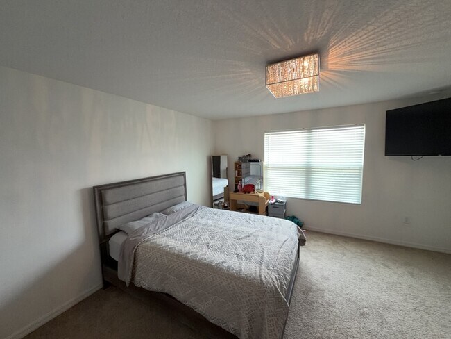 Building Photo - 896 Grandin St