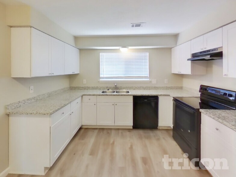 Building Photo - 17526 Jolly Boat Dr