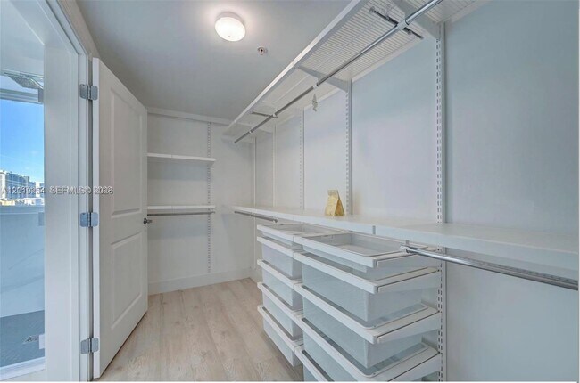 Building Photo - 400 Sunny Isles Blvd