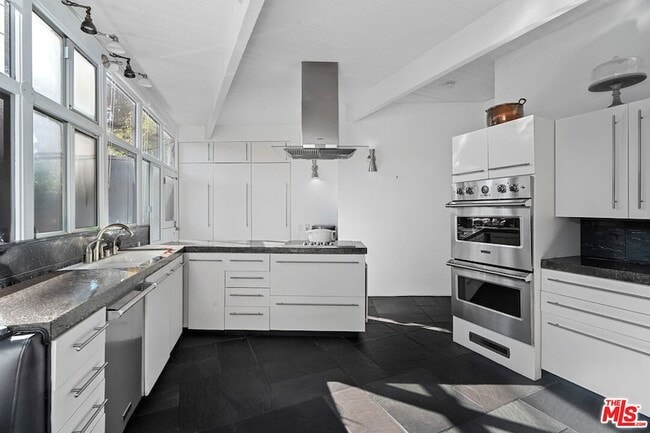 Building Photo - 2775 Rinconia Dr