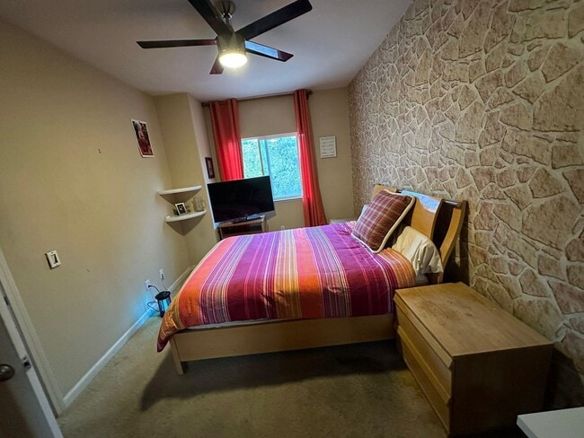 Building Photo - 1013 Ridgeview Dr