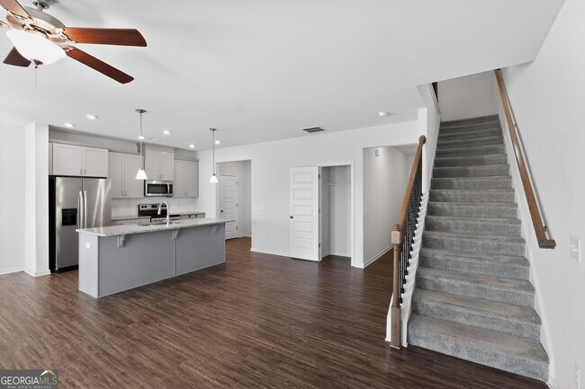 Building Photo - 185 Madison Bend