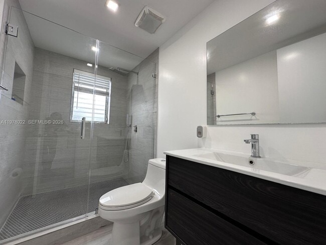 Building Photo - 215 Zamora Ave