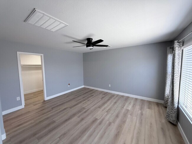Building Photo - 3028 W Cavalry Dr