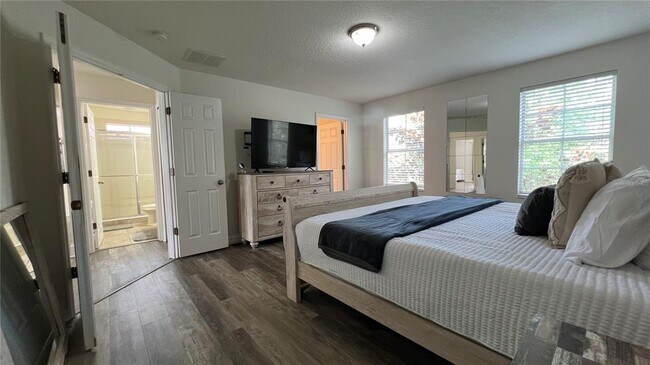 Building Photo - 720 Las Fuentes Dr