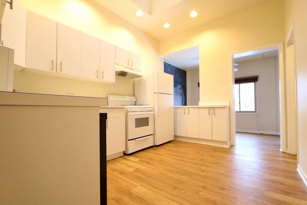 Building Photo - 719 S Loomis St