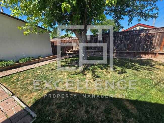 Building Photo - 4/2 House With Yard, Hardwood Floors, Pets...
