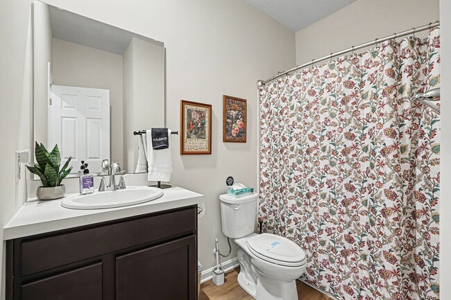 Building Photo - Spacious New 2BR/2BA Duplex Outside Of Cincinnati