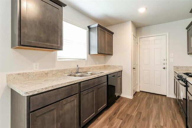 Building Photo - 2412 Carp Dr