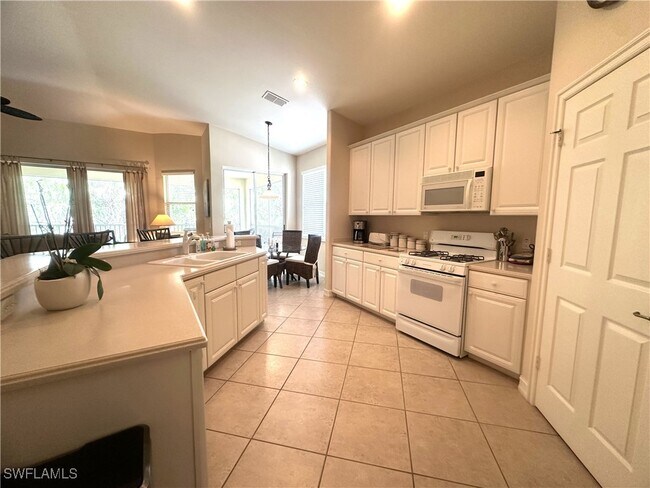 Building Photo - 1634 Tarpon Bay Dr S