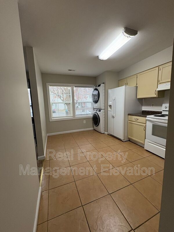 Building Photo - 213 Kimberly Way