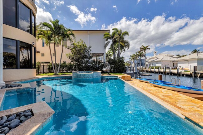 Building Photo - 1011 Rhodes Villa Ave