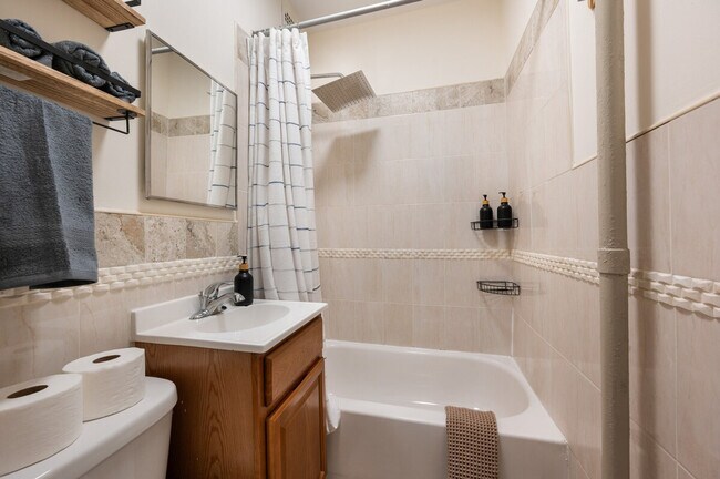 Building Photo - 1762 2nd Ave