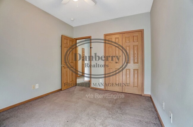 Building Photo - 1117 N Byrne Rd