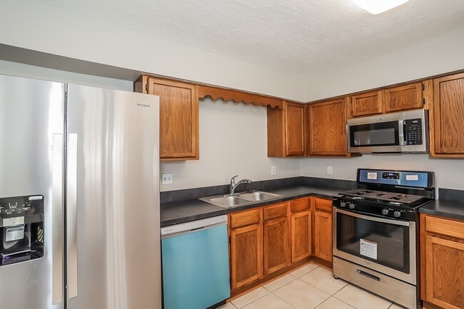 Building Photo - 3007 Becket St