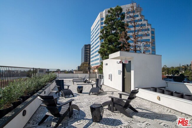 Building Photo - 1223 Wellesley Ave