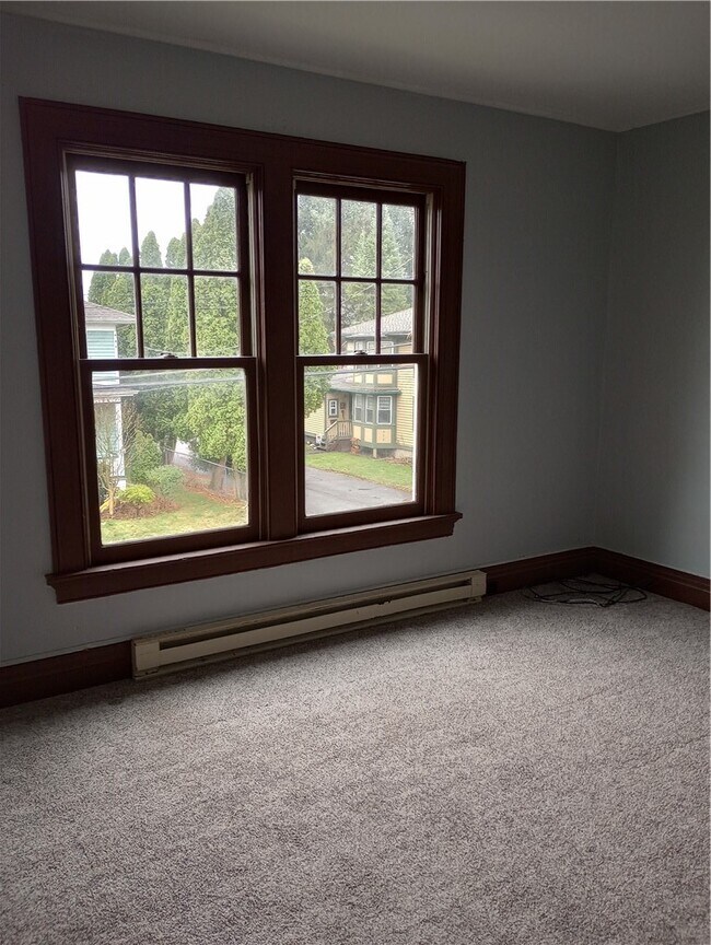 Building Photo - 364 W Gray St