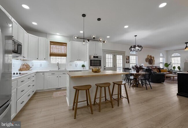 Building Photo - 23185 Pembrook Dr