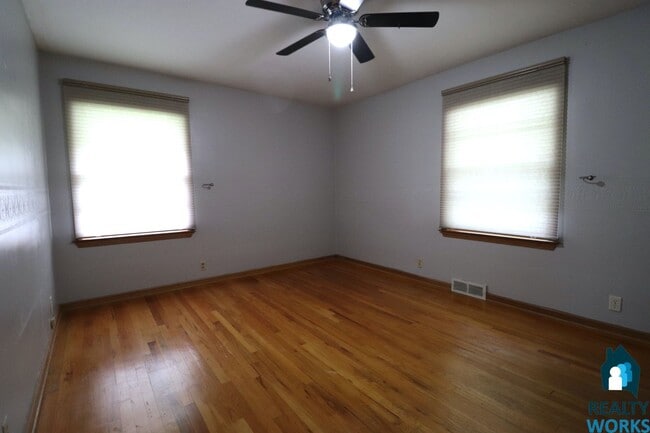 Building Photo - 3 Bedroom Home with Large Basement