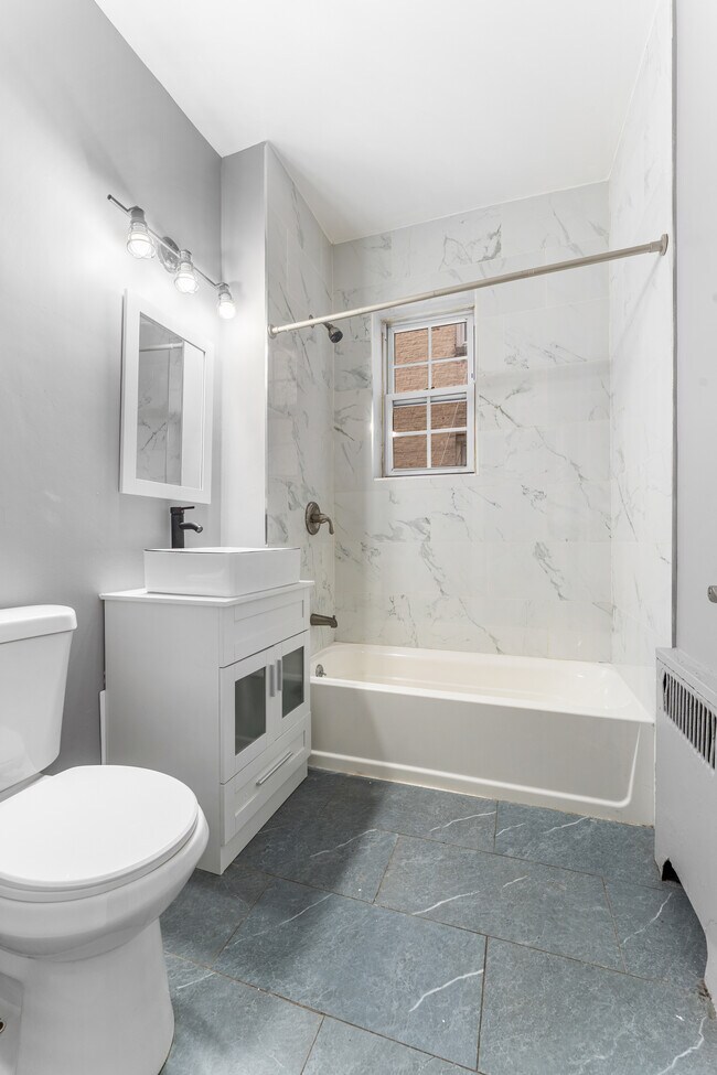 Primary Photo - 2 Chapman Pl