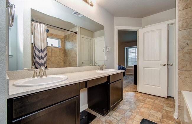 Building Photo - 12327 King henry dr