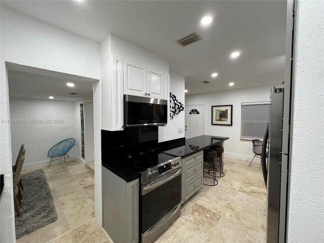 Building Photo - 8410 NE 2nd Ct