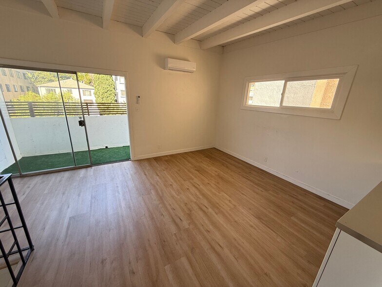 Building Photo - 1544 S Beverly Glen Blvd