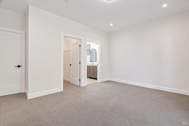 Building Photo - 1560 Laurel St