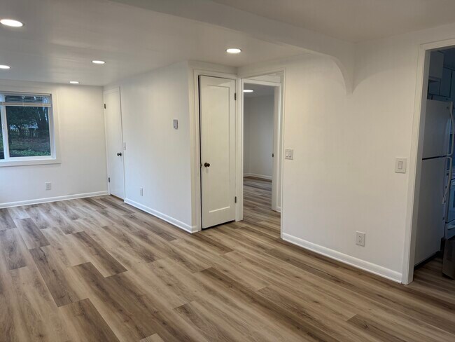 Building Photo - 2572 Perry Ave