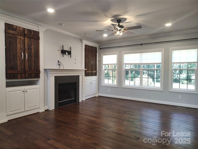 Building Photo - 9009 Hammersley Dr
