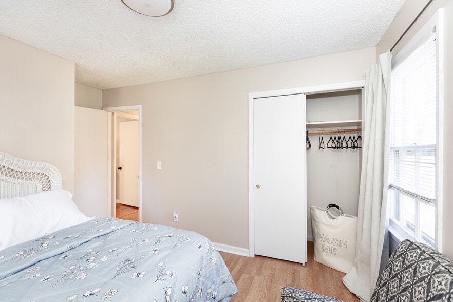 Building Photo - 6012 Old Coach Rd