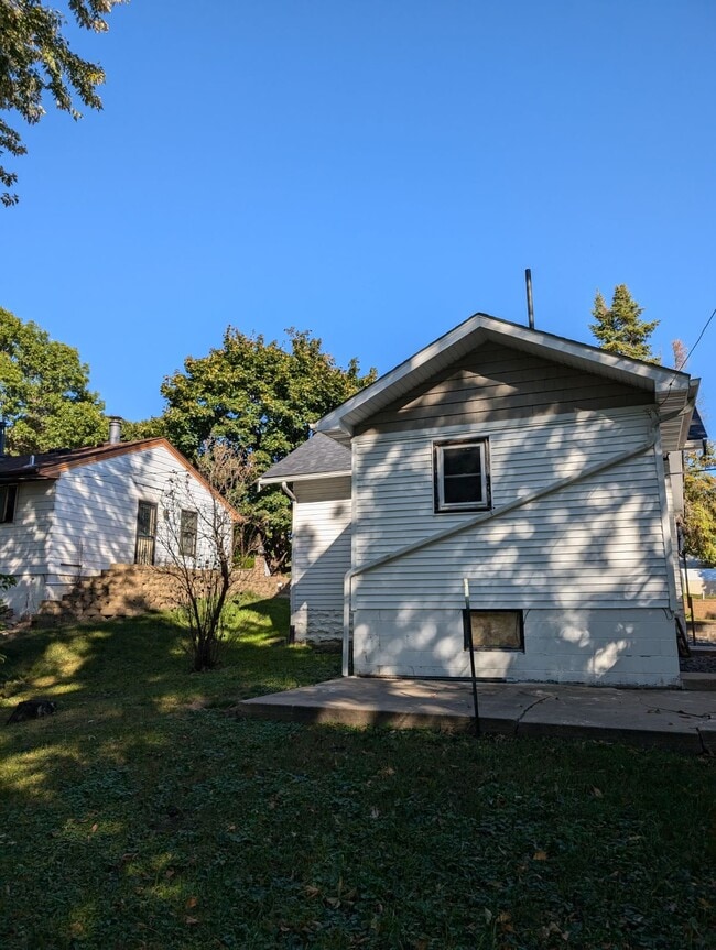 Building Photo - 409 2nd Ave NW