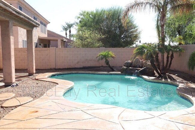 Building Photo - 2441 E Binner Dr
