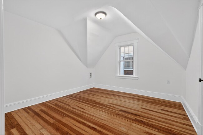 Building Photo - 42 Duer Pl