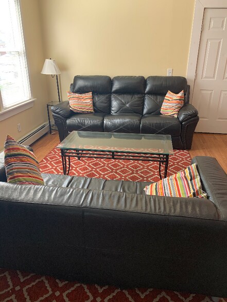 Building Photo - 206 California Ave