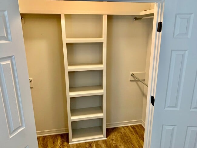 Building Photo - 2 Bed 2 Bath Duplex!