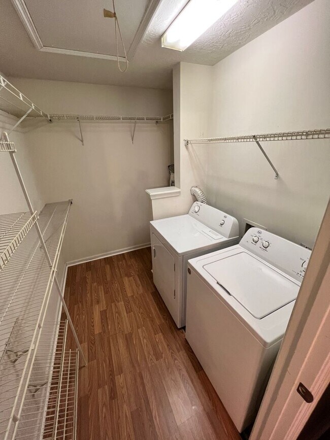 Building Photo - 129 Bennington Ln