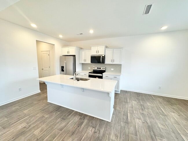 Building Photo - New 3 bedroom 2 1/2 bath home Minutes from I-85 and shopping