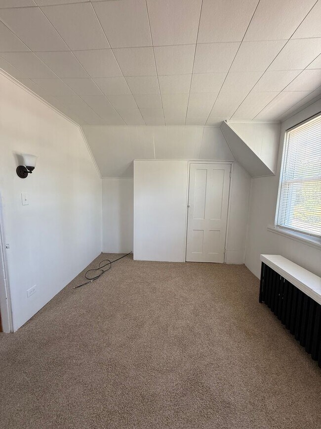 Building Photo - Charming 2-Bedroom, 1-Bath Home
