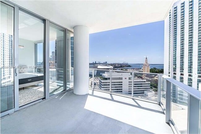 Building Photo - 851 NE 1st Ave