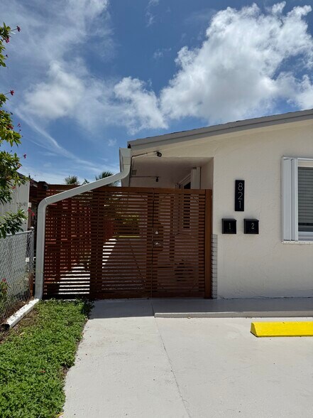 Front of Structure - 821 SW 9th St