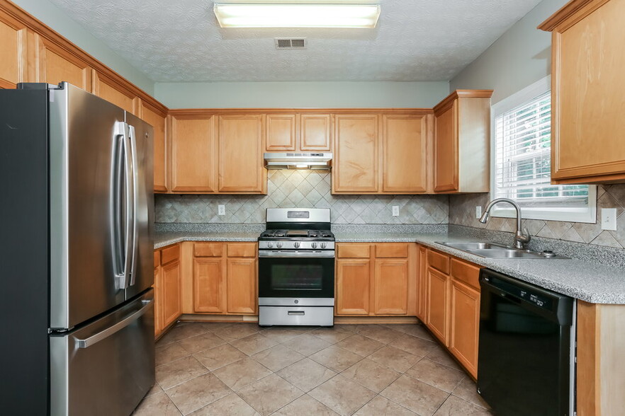 Building Photo - 1015 Maple Leaf Dr