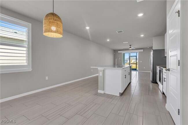 Building Photo - 44254 Frontier Dr