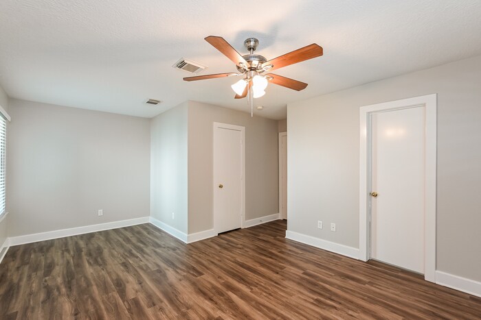 Building Photo - 21882 Pinewilde Ct