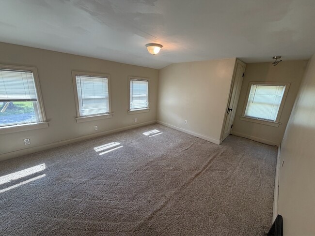 Building Photo - 3423 Ellwood Rd